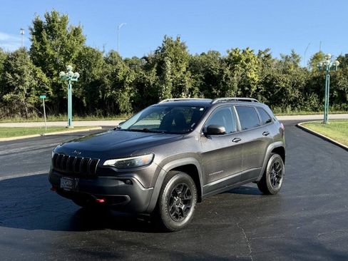 Used 2020 Jeep Cherokee Trailhawk w/ Cold Weather Group AWD/4WD image 2