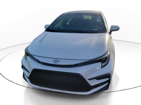 Used 2024 Toyota Corolla SE FWD image 2
