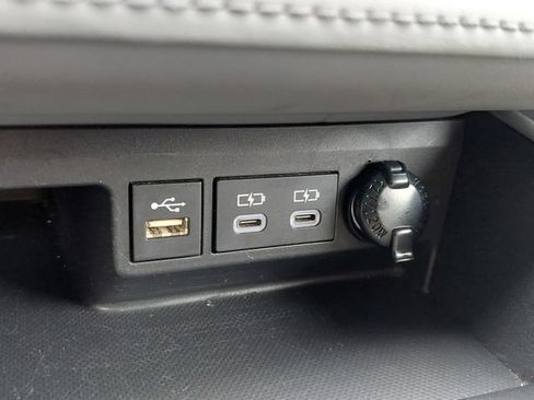 Used 2023 Toyota Highlander LE FWD image 28