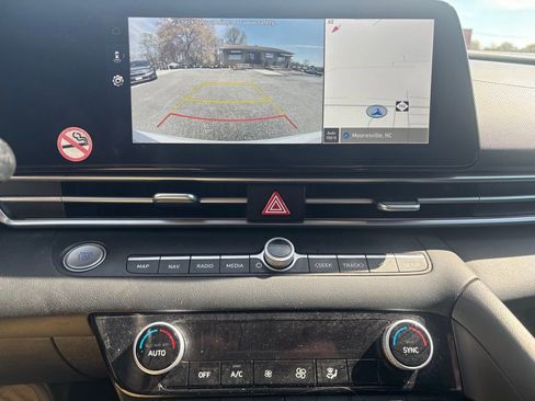 Used 2024 Hyundai Elantra SEL image 16