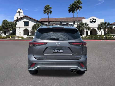 Used 2024 Toyota Highlander XSE FWD image 3