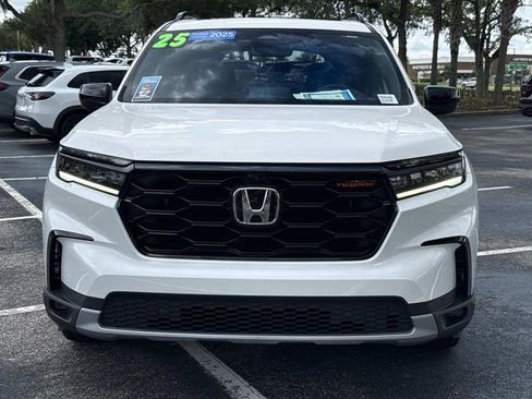 Certified 2025 Honda Pilot TrailSport image 9