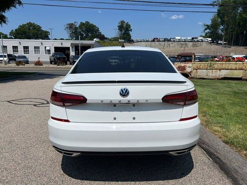 Certified 2022 Volkswagen Passat 2.0T R-Line FWD image 4