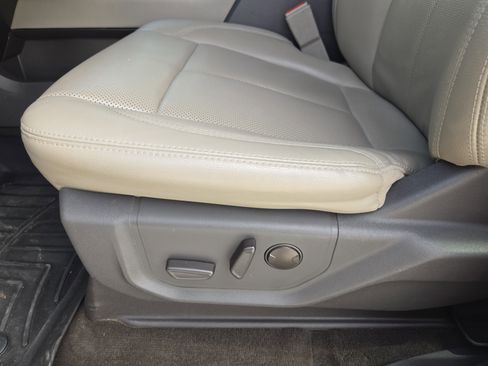 Used 2021 Ford Expedition XLT image 27