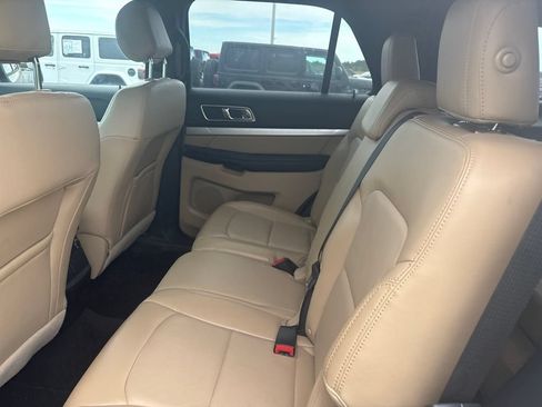 Used 2017 Ford Explorer XLT w/ Equipment Group 202A AWD/4WD image 14