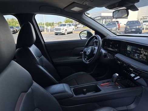 Used 2025 Nissan Kicks SR FWD image 18