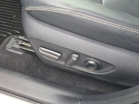 Used 2020 Toyota RAV4 XLE Premium image 21