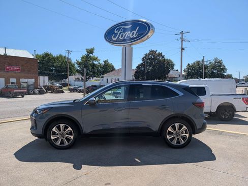 Used 2025 Ford Escape Platinum AWD/4WD image 1