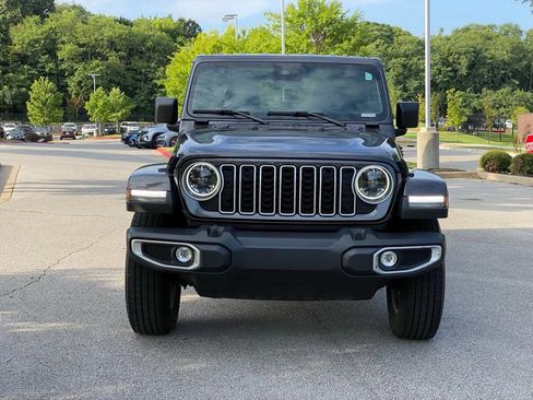 Used 2025 Jeep Wrangler Unlimited Sahara AWD/4WD image 2