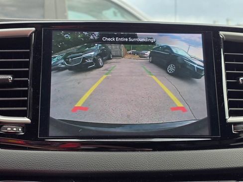 Used 2025 Chrysler Pacifica Select FWD image 17