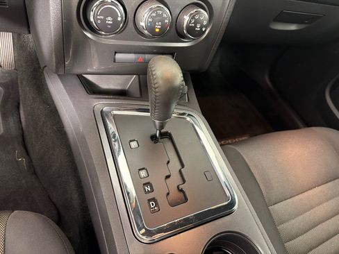 Used 2013 Dodge Challenger SXT RWD image 17