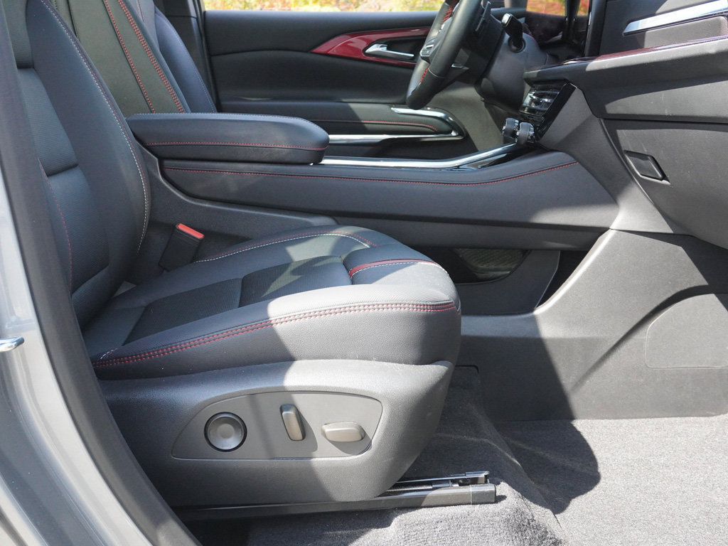 Used 2026 Chevrolet Traverse RS AWD/4WD image 32