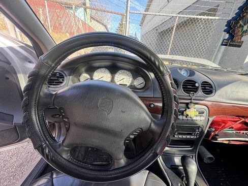 Used 2000 Chrysler 300M image 3