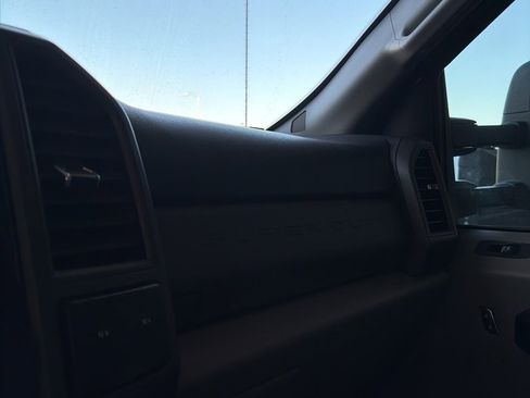 Used 2017 Ford F550 4x4 Crew Cab Super Duty w/ Power Equipment Group image 25