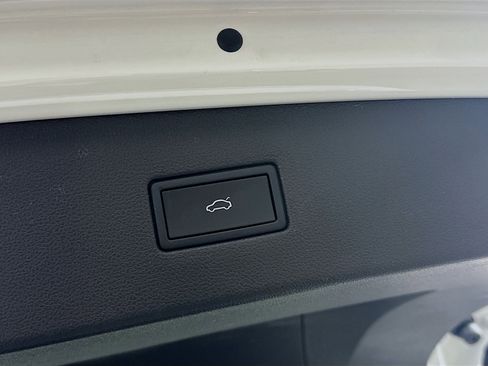 Used 2024 Volkswagen Tiguan SE image 28