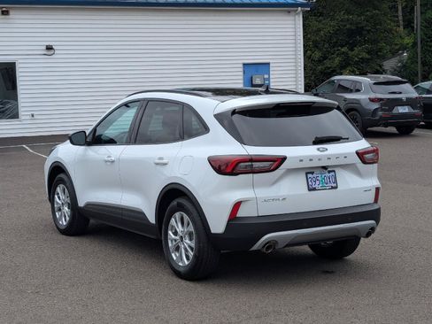 Used 2025 Ford Escape Active AWD/4WD image 3