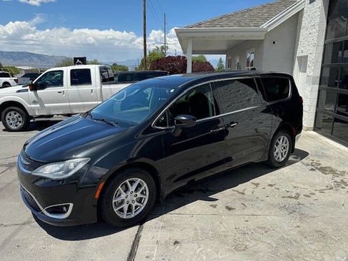 Used 2017 Chrysler Pacifica Touring Plus FWD image 9