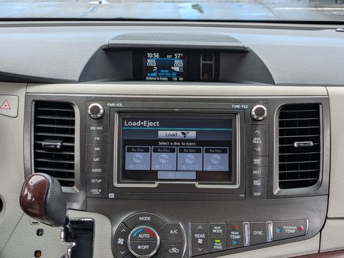Used 2013 Toyota Sienna Limited w/ Premium Pkg AWD/4WD image 35