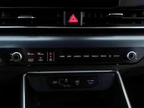 Used 2026 Kia Carnival FWD image 30