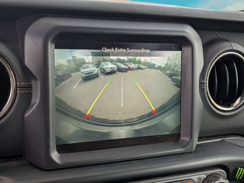 Used 2022 Jeep Wrangler Unlimited Sahara AWD/4WD image 12