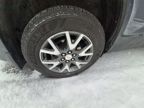 Used 2021 GMC Acadia SLE w/ Driver Convenience Package image 9