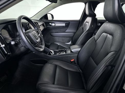 Used 2024 Volvo XC40 B5 Plus AWD/4WD image 20