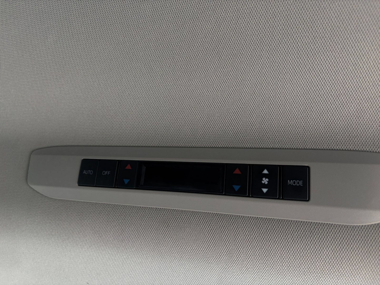 Used 2025 Toyota Sienna XLE FWD image 24