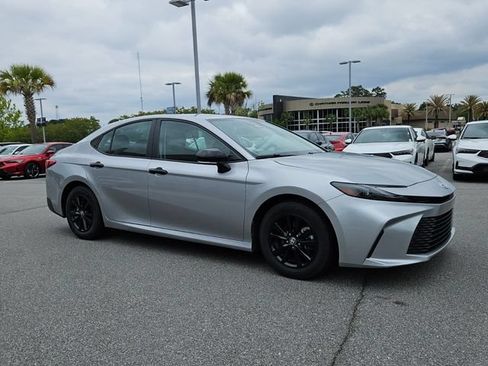 Used 2025 Toyota Camry LE FWD image 2