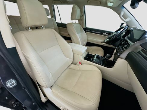 Used 2023 Lexus GX 460 Premium w/ Accessory Package image 34