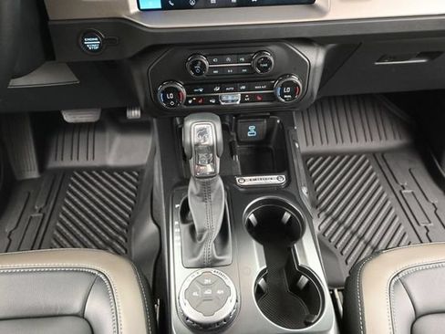 Used 2025 Ford Bronco Outer Banks AWD/4WD image 8