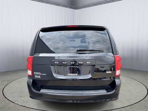 Used 2018 Dodge Grand Caravan SE FWD image 31