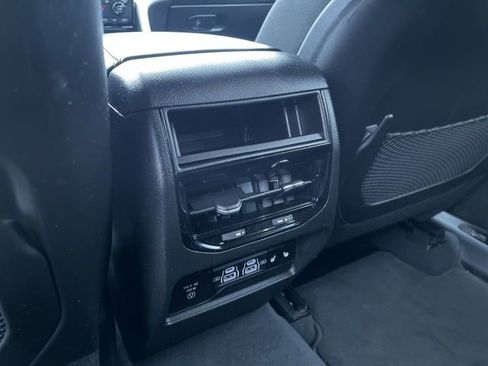 Used 2023 Jeep Grand Cherokee Limited w/ Luxury Tech Group II image 21