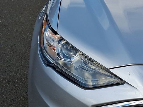 Certified 2018 Ford Fusion SE w/ Equipment Group 201A image 9