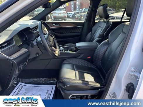 Used 2023 Jeep Grand Cherokee Summit w/ Adv Protech Group IV AWD/4WD image 17