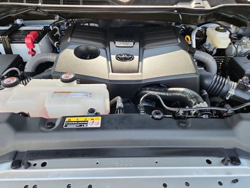 Used 2025 Toyota Tundra SR5 w/ SR5 Convenience Package AWD/4WD image 20