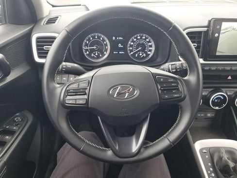 Used 2022 Hyundai Venue Limited image 30