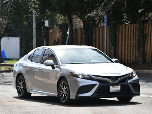 Used 2021 Toyota Camry SE image 12