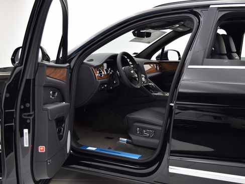 Certified 2021 Bentley Bentayga Plug-In Hybrid AWD/4WD image 14