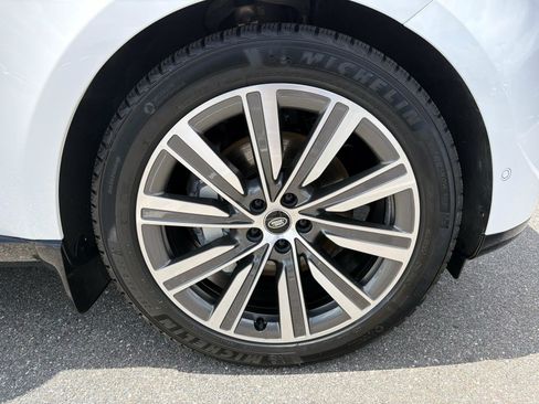 Used 2025 Land Rover Range Rover Long Wheelbase SE AWD/4WD image 10