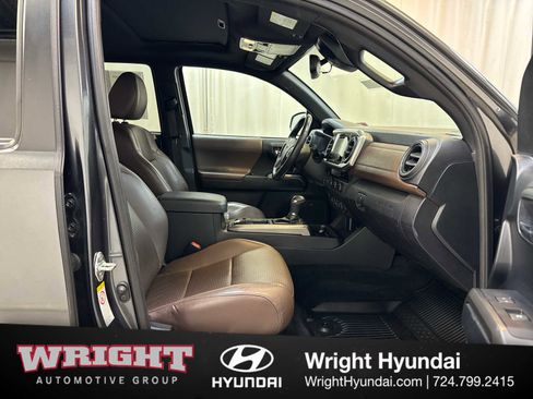 Used 2018 Toyota Tacoma Limited image 17