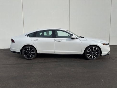 Used 2025 Honda Accord Touring image 3