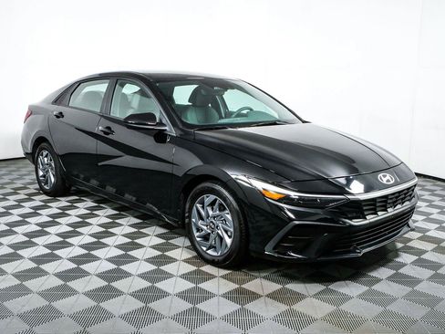 Used 2024 Hyundai Elantra SEL FWD image 1