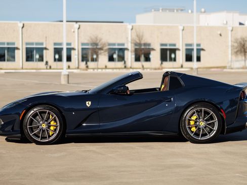 Used 2021 Ferrari 812 GTS image 22