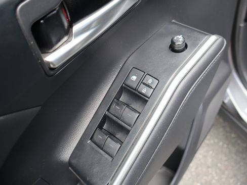 Used 2021 Toyota Highlander XLE AWD/4WD image 27