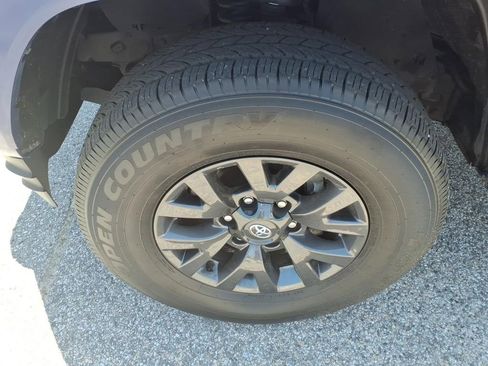 Used 2023 Toyota Tacoma SR5 AWD/4WD image 9