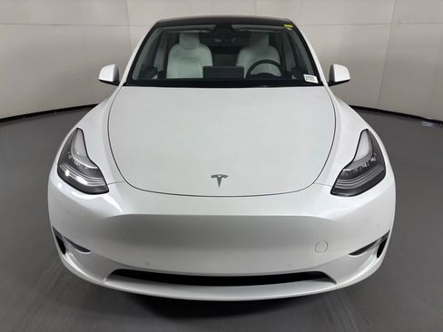 Used 2022 Tesla Model Y Long Range AWD/4WD image 3