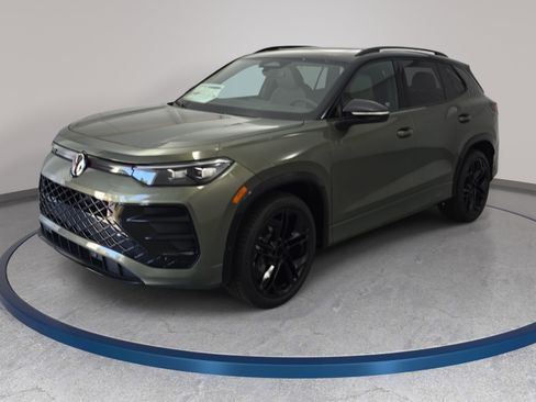 New 2026 Volkswagen Tiguan SE R-Line FWD image 1