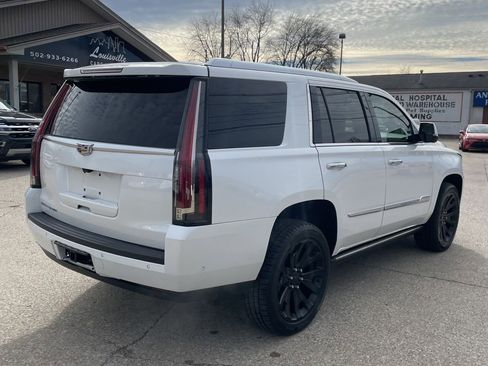 Used 2019 Cadillac Escalade Platinum image 3