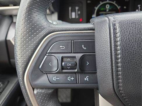 Used 2025 Toyota 4Runner SR5 AWD/4WD image 19