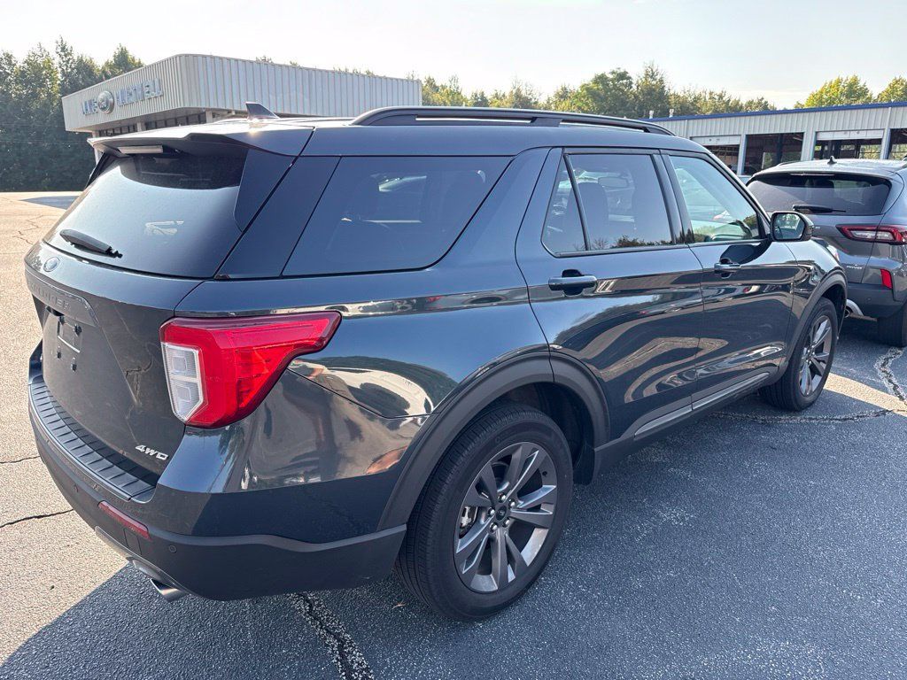 Used 2024 Ford Explorer XLT w/ Equipment Group 202A AWD/4WD image 4